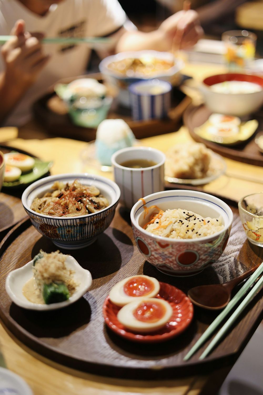 小鉢が並んだ食卓