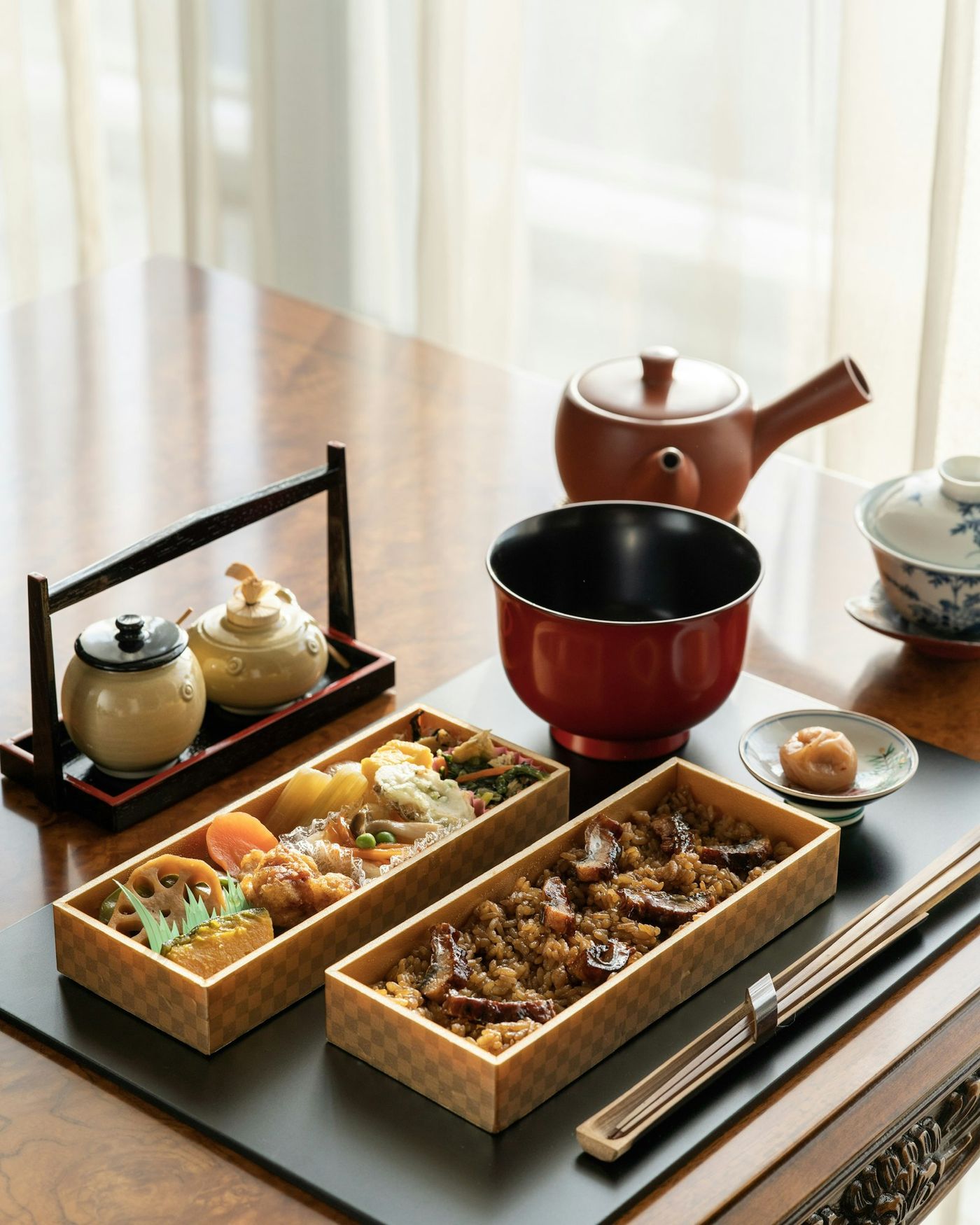 お盆にのった日替わり定食